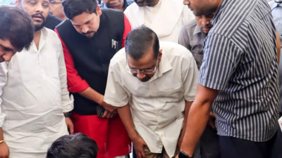 AAP chief Arvind Kejriwal inspects flood affected areas in Delhi, urges aid and support from government