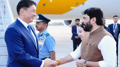 Mongolian President arrives in Delhi, accorded guard of honour