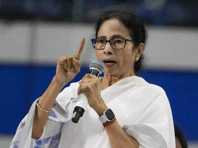 Mamata visits BJP MP injured in attack