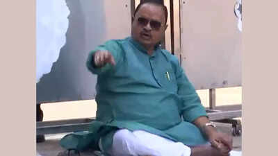 JD(U) MLA Gopal Mandal Bihar polls: JD(U) MLA sits outside CM Nitish's house over ticket; refuses to move
