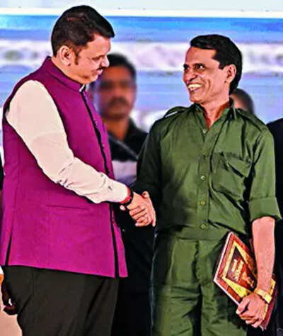Fadnavis struck 'deal' for Maoist surrenders