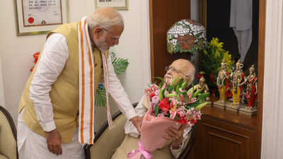 ‘Selfless duty, steadfast principles’: PM Modi extends wishes to LK Advani on 98th birthday; hails his contributions