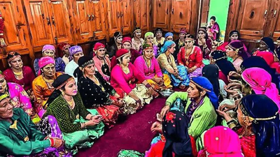 A meeting at Lodara decided on a fine of Rs 51,000 and social boycott of families that flout the ban on alcohol at weddings and ‘mundan' ceremonies Garhwal takes a vow: 3 pieces of gold jewellery, no booze at weddings