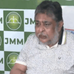 Wheezing with laughter, Amitabh Bachchan loses it at Sunil Grover's antics on KBC 17. Watch new promo