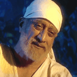 Fan throws phone at Enrique Iglesias during Mumbai concert, singer clicks selfie before throwing it back. Watch