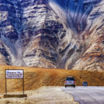 A fan throws a phone at Enrique Iglesias during a Mumbai concert, and the singer clicks a selfie before throwing it back