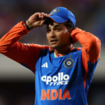 Zarine Khan sings Aaj Jane Ki Zid Na Karo, dances to Shammi Kapoor song in old video; gives special message about family