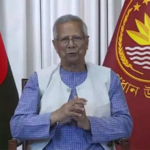 Did Akon roll through Mumbai crowd in a bubble so that fans could not pull his pants? Fans share hilarious reactions