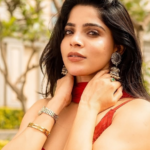 Hardik Pandya lifts GF Mahieka Sharma in his arms at the gym, couple performs Hanuman puja at home; watch